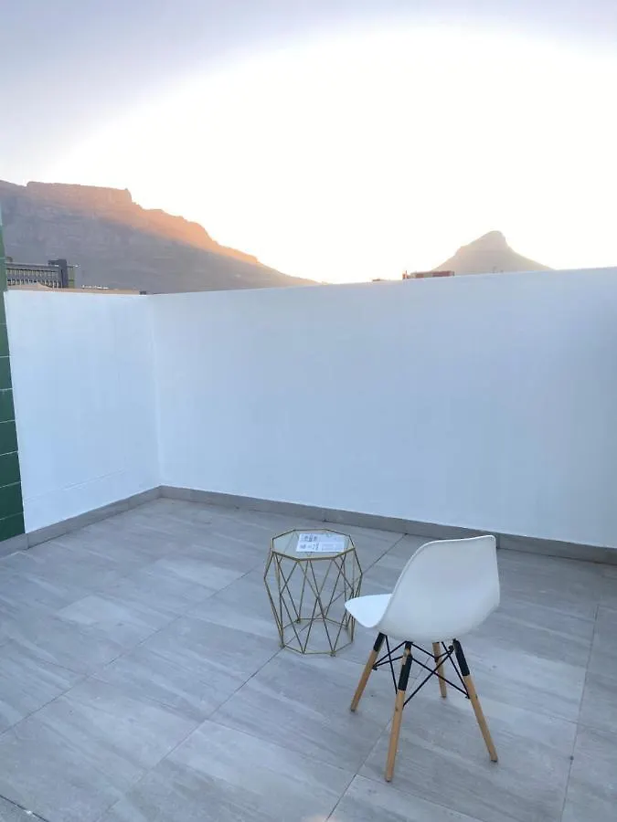 Modern Luxe Getaway: Cape Town Views & Smart Comfort Apartment