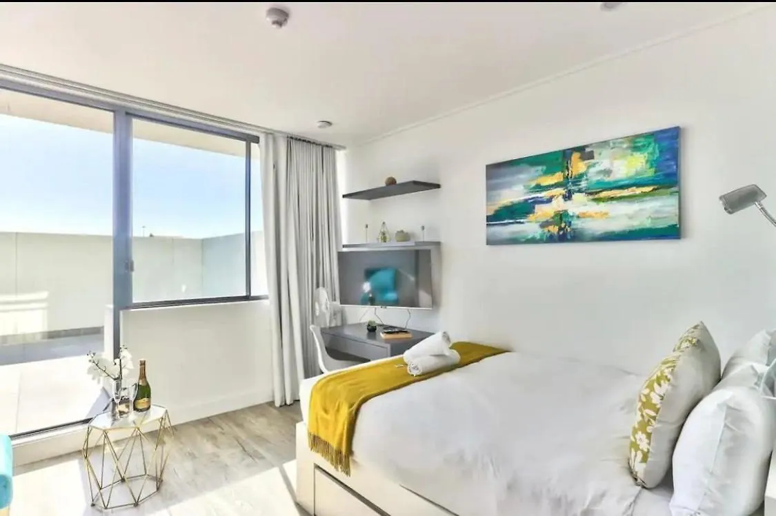 Modern Luxe Getaway: Cape Town Views & Smart Comfort 0*,  South Africa